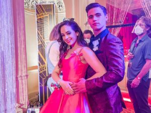 Mary Mouser Instagram - prom szn makin me miss my CK fam extra 💖🖤

(ps. Sam never has pockets so I have to ask my friends to hold my phone… clearly I need a new system bc I never learn the lesson of keeping them out of my camera roll 🙄)