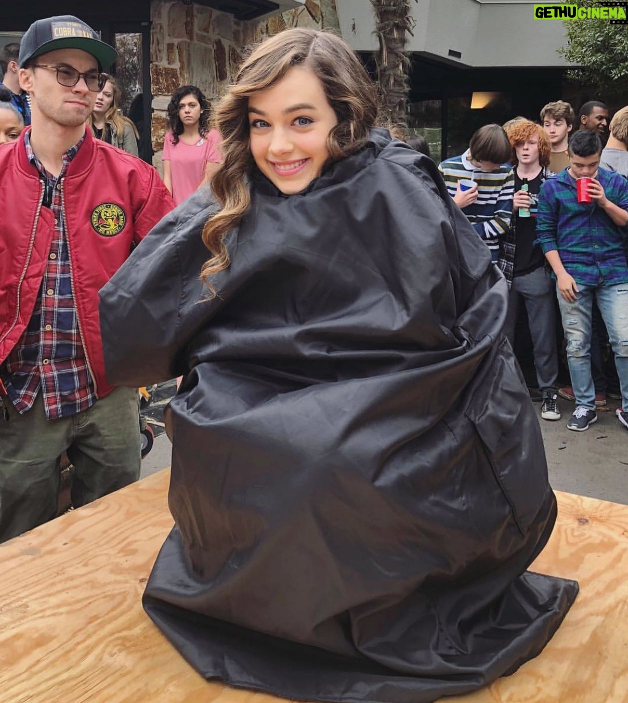 Mary Mouser Instagram - BTS of @cobrakaiseries - filming the drinking competition party scenes from episode 9 from season 2. IT WAS V V COLD - even with the fake alcohol to warm us up 😂 pc: @xolo_mariduena 💖
