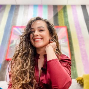 Mary Mouser Instagram - so this my favorite ‘green’ room ever - lots of pink, not much green, and the vibes were EXQUISITE! 

if you guys haven’t see them already, check out the clips from this super awesome experience on YT! (I was fan-girling the entire time) thanks so much @kellyclarksonshow for having me - will forever adore and happy-scream about this day.

(ps. not me JUST NOW remembering I never showed you guys these pics from the KCS green room before the show 🙃)

pps. @laurdiy - I didn’t get to keep these jeans so I’d love to get another tutorial from you on making them some day... now just to figure out how to pull the look off 😂

ppps. in case you were wondering: no, I didn’t actually steal the golden 🍌, but I did look up where to get my own. I’m banana-obsessed, iykyk.