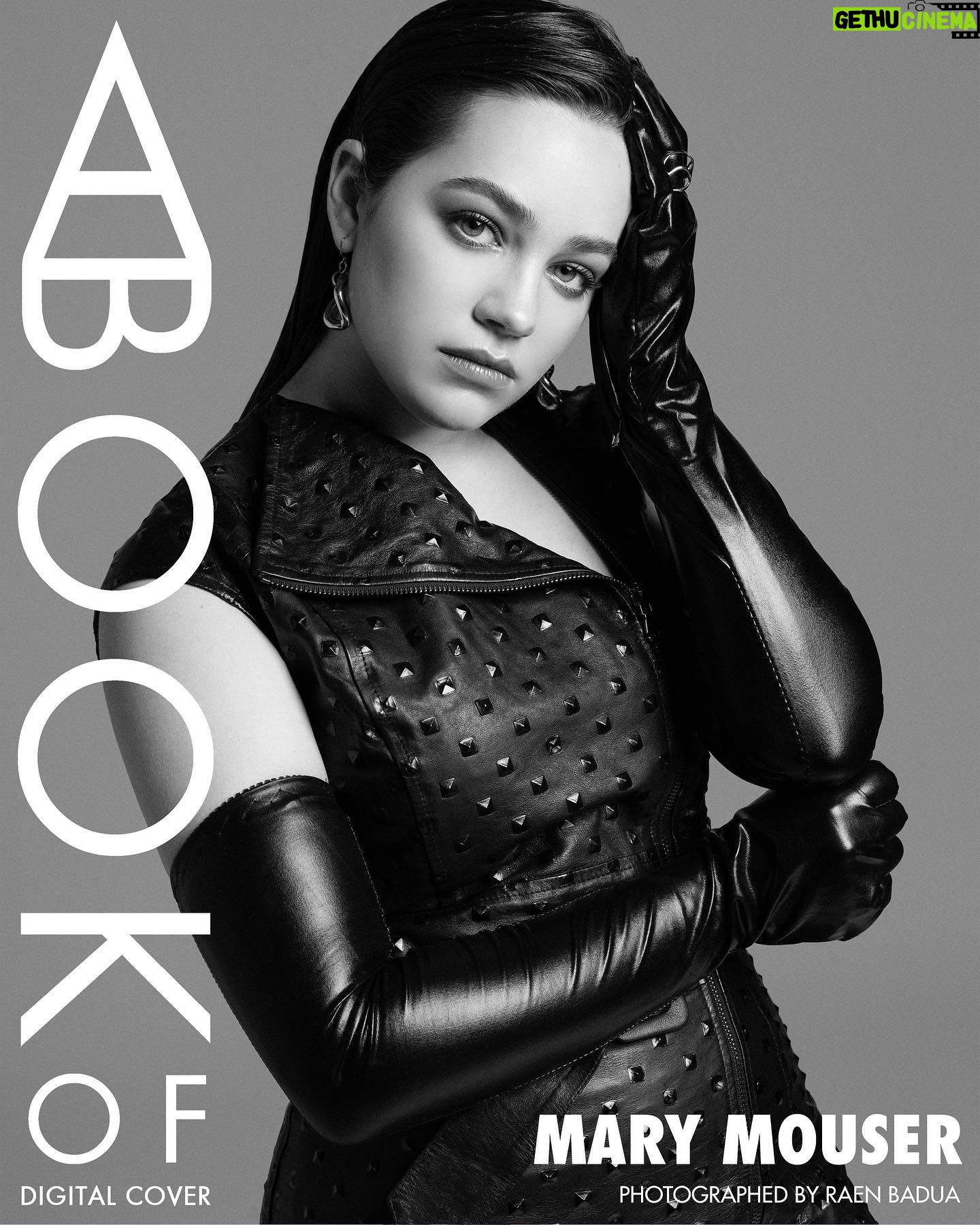 Mary Mouser Instagram - And it was all yello— wait... I mean gray. It was all grayyyyyy 🎶 one of my favorite things about @cobrakaiseries is that it shows so many shades of gray, I love the push and pull of seeing everyone have their good and bad moments. I think every character has the potential to be someone’s hero and someone’s villain. What do you think? Check out me chatting about this and more of me in my @abookof feature 🖤 Photographer: @raenbadua Stylist: @styledbybleu Make up: @robertti Hair: @yasulina