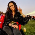 Mary Mouser Instagram - 1978, you say? ✌️✌️✌️ had so much fun last night! thanks @netflix for a night of checking over my shoulder for an axe-wielding slasher 😜 #fearstreet & thanks to my bestie @gabrielletomm for always keeping me on my toes and ready to throw down 😈 …and for letting me borrow her @royal.coven shirt from the ACOTAR collection when I missed the drop 🥺