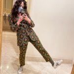 Mary Mouser Instagram - ❤️‍🔥🌹❤️‍🔥 stylist: @laura_sophie_cox hair: @michaelduenas make up: @courthart1 thanks for making me feel like an absolute rockstar 💚 suit: @gucci shoes: @gucci tights: @richardquinn jewels: @thisisstateproperty & @cathywaterman
