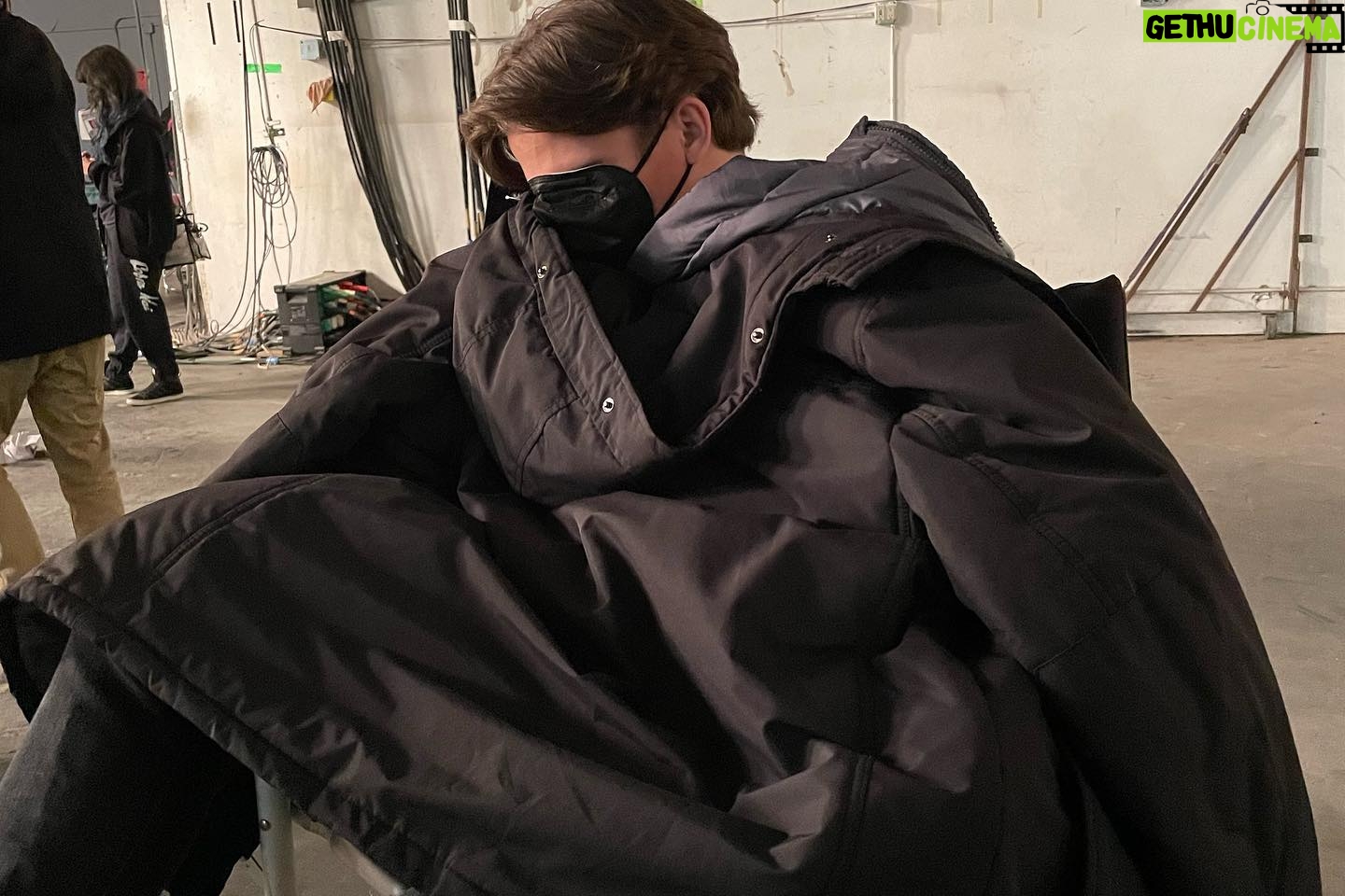 Mary Mouser Instagram - okey here’s a super sick shot from Season 5 of @cobrakaiseries - then here’s a bunch of out of context BTS pics from my phone. can’t show you the super juicy stuff until after the season drops on @netflix on September 9th, but trust me that it’s worth the wait.