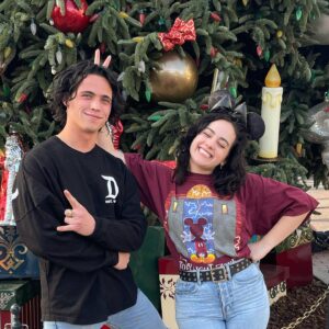 Mary Mouser Instagram - magical holiday adventures at my favorite place with some of my favorite people ✨

Thank you @disneyland & @disneyparks for a spectacular kick off to the holiday season ❤️ #DisneylandHolidays #DisneylandChristmas