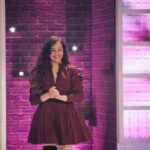 Mary Mouser Instagram - so this my favorite ‘green’ room ever - lots of pink, not much green, and the vibes were EXQUISITE! if you guys haven’t see them already, check out the clips from this super awesome experience on YT! (I was fan-girling the entire time) thanks so much @kellyclarksonshow for having me - will forever adore and happy-scream about this day. (ps. not me JUST NOW remembering I never showed you guys these pics from the KCS green room before the show 🙃) pps. @laurdiy - I didn’t get to keep these jeans so I’d love to get another tutorial from you on making them some day... now just to figure out how to pull the look off 😂 ppps. in case you were wondering: no, I didn’t actually steal the golden 🍌, but I did look up where to get my own. I’m banana-obsessed, iykyk.