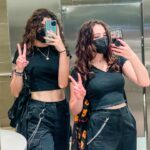 Mary Mouser Instagram - did someone say laser tag? 🖤✨ i 🖤 my twinnem.