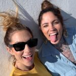 Mary Synatsaki Instagram - Η κοπέλα που έχει να κάνει Πάσχα δυο χρόνια, ΦΑΙΝΕΤΑΙ! • ότι όταν κοιμάται η Ολίβια στο σπίτι φοβάμαι ότι θα ξυπνήσει αν κλείσω απότομα ένα ντουλάπι αλλά κοιμόταν στα 100.000 ντεσιμπέλ με ξεπερνάει και ξεκλειδώνει μια ολοκαίνουργια πίστα γονεϊκότητας • Χ Ρ Ο Ν Ι Α Π Ο Λ Λ Α 💙🤍
