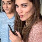 Mary Synatsaki Instagram - Τι;;;; Μου είπαν να μην το πώ, Όχι να μην το γραψω 😹😹😹 • ή πες μου ότι έχεις αδερφή χωρίς να μου πεις ότι έχεις αδερφή! @viber #superapp #partner