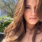 Mary Synatsaki Instagram - Σιγά μην δεν ανέβαζα μετά απο τόσο φτιασίδωμα! 🙂‍↕️ [make up by @gogo_nikiforaki | hair by @stefanos.vasilakis | outfit by @projectsoma & #mairibooforenvie sneakers]