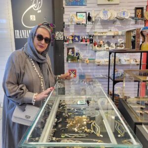 Maryam Amirjalali Instagram - بهرکجای دنیاکه بری‌هنرمندان ایرانی غوغابپا
میکنن صنایع دستی ایران زیباوبی نظیر💙