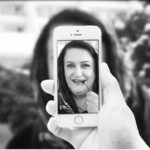 Maryam Amirjalali Instagram – ازدوست‌حرف‌‌ می‌زنم‌‌ ازرفیق ۰۰۰۰۰
ازتوئی‌‌که حضورت‌ ، 
حال‌مراوحال‌جهان‌ مرابهتر
می‌کند، ازعشق‌حرف‌‌می‌زنم
ازحال‌وهوای‌نابی شبیه به
روزهای‌اخراسفندماه‌۰۰۰۰۰۰
پائیز‌برایم خوش ایند‌ نبوداز
اسفنداحساس‌خوشایندونابی
که‌ازکلام ونگاه مهربان‌ تو
دریافت‌می‌کنم، توکه‌هستی‌،
انگارکه‌ درختان سرمازده ،
برای‌سبز‌شدن‌ قیام‌ کرده اند،
انگاربهار دراستانه‌ی‌ امدن
ایستاده،. بوی شکوفه های تازه وگیاهان‌نورسته می اید
وبادهای بهار،. این جا!
جائی که تودران نفس‌‌‌ میکشی وغمگین‌ودرمانده‌‌وبی
پناه که شدم ، تورادارم‌ وبه
امنیت‌حضورتوپناه می برم۰۰
🌼🍃🌼