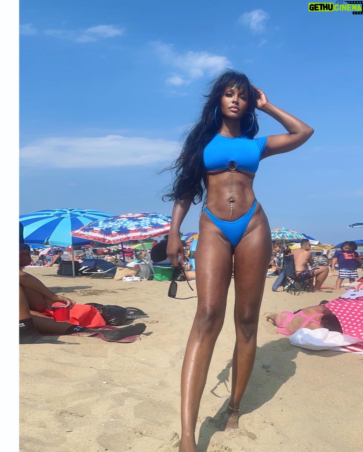 Maryam Basir Instagram - Sundays we reset > πβ±οΈποΈ #beachday #sundayvibes #sunkissed #beachlife #oceanwaves #sandandsun #relaxationmode #beachtime #chillout #orchardbeach #weekendgetaway #oceanside #sundayfunday #beachbumming #beachlover #seascape #sandytoes #oceanviews #sundayouting #seasidereflections #beachadventures #seasunfun #vitaminsea #sundaychill #oceantherapy #beachescape #maryambasir #sundayserenity #beachvibes