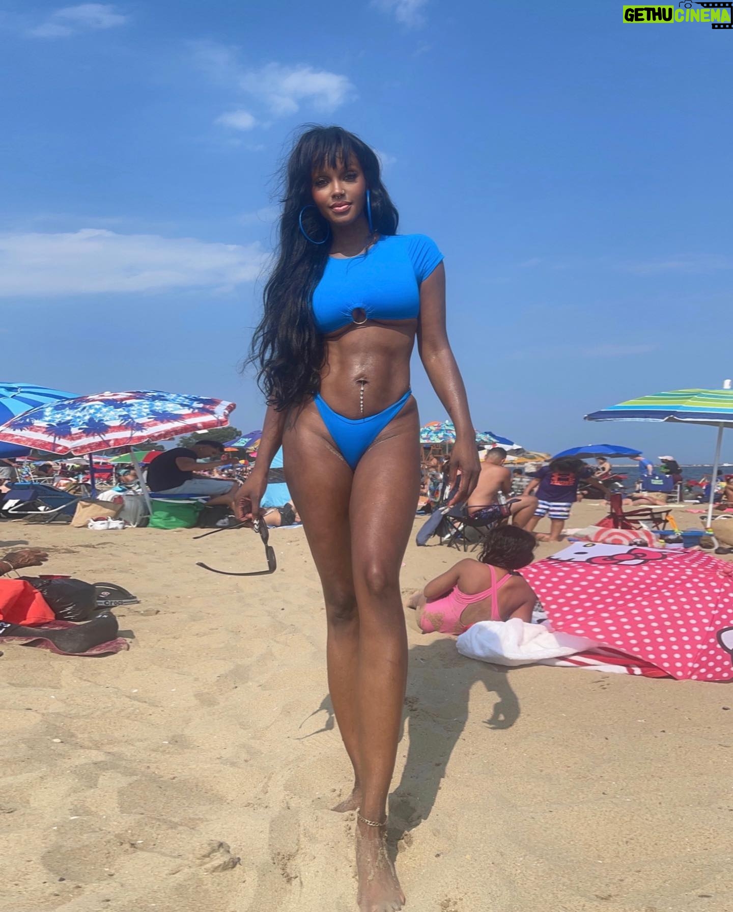 Maryam Basir Instagram - Sundays we reset > πβ±οΈποΈ #beachday #sundayvibes #sunkissed #beachlife #oceanwaves #sandandsun #relaxationmode #beachtime #chillout #orchardbeach #weekendgetaway #oceanside #sundayfunday #beachbumming #beachlover #seascape #sandytoes #oceanviews #sundayouting #seasidereflections #beachadventures #seasunfun #vitaminsea #sundaychill #oceantherapy #beachescape #maryambasir #sundayserenity #beachvibes