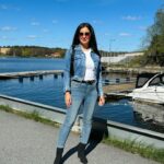 Maryam Zakaria Instagram - OOTD 💙 #stockholm 🇸🇪 #jeans #outfitinspo #beautifuldestinations #view