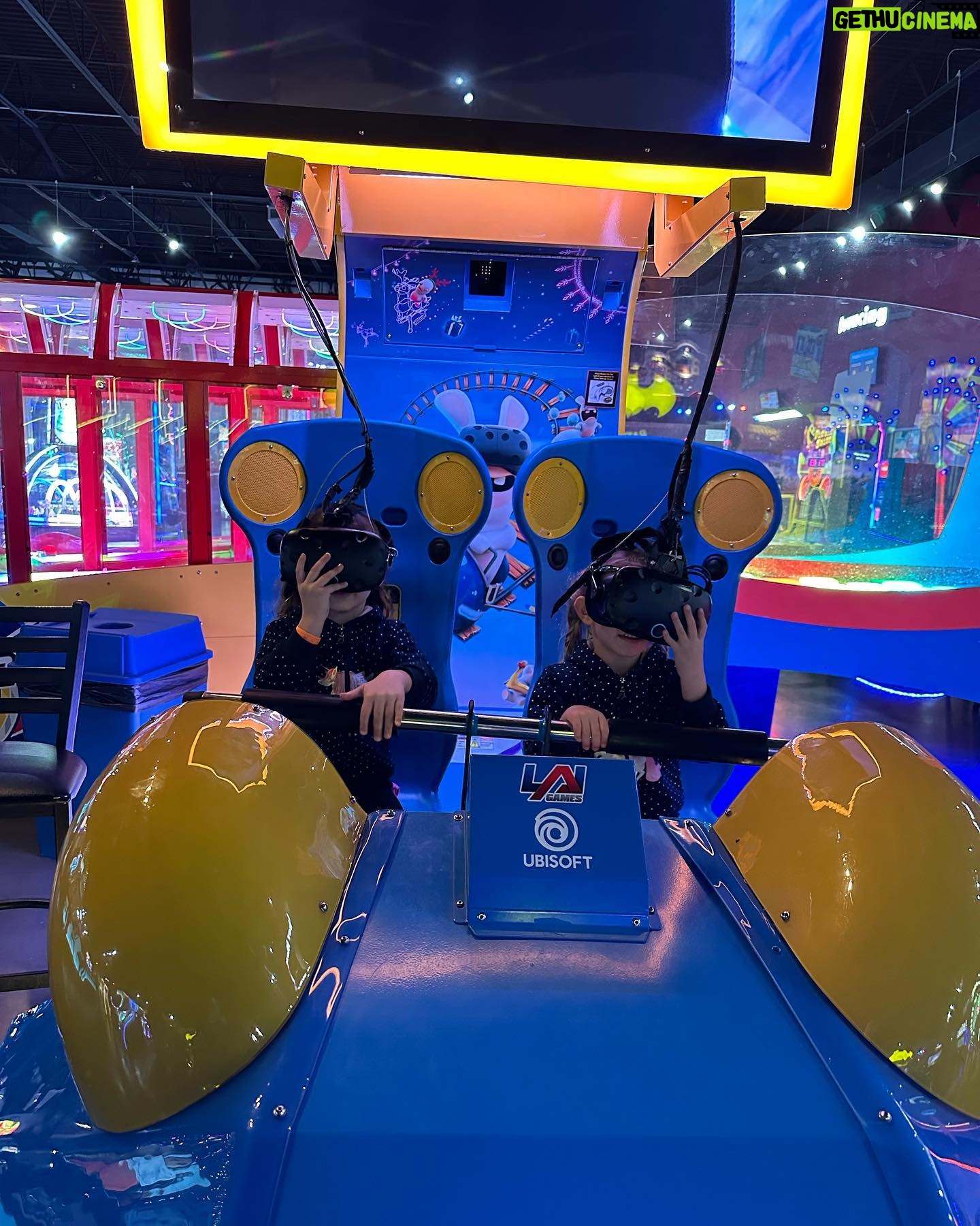 Maryse Mizanin Instagram - Mizfest has turned into Kidfest and we wouldn’t have it any other way. On a rainy cold day in Cleveland nothing beats @scene75. Thx for having us.