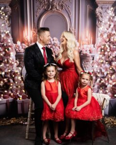 Maryse Mizanin Instagram - ❤️ #ItFamily #Holidays ❤️
