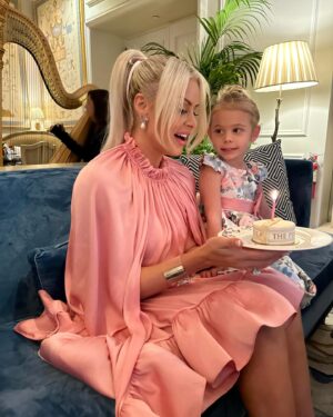 Maryse Mizanin Instagram - The BEST Birthday 🥳 🩷🎂🎉❤️🎊 🩷😍❤️