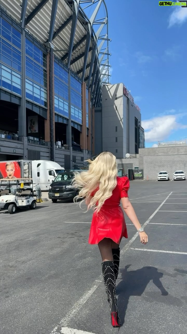 Maryse Mizanin Instagram - Walking into #Wrestlemania