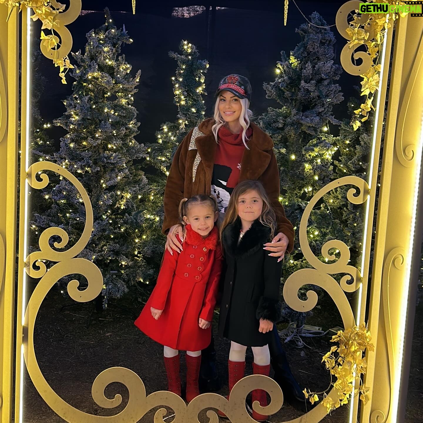 Maryse Mizanin Instagram - 🎄🎄🎄 @holidayroad 🎄🎄🎄