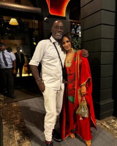Masaba Gupta Instagram - A special Diwali. Papa ♥️ and lots of pyaar from people who bring light into my life everyday.Have a great year,everyone. 🪔 #happydiwali