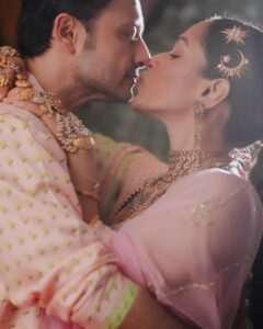 Masaba Gupta Instagram - Be a coy bride they said! 🥹😂not one picture with my mouth shut..laughing away into year one .. with many more to go ! Happy Anniversary @instasattu (stay off Instagram as you do 😂 only one of us can have anxiety)