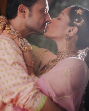Masaba Gupta Instagram - Be a coy bride they said! 🥹😂not one picture with my mouth shut..laughing away into year one .. with many more to go ! Happy Anniversary @instasattu (stay off Instagram as you do 😂 only one of us can have anxiety)