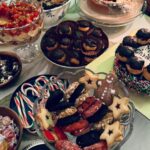 Masaba Gupta Instagram - Designed a grazing table with too much enthusiasm 😅… ate Parle-G & Chai biscuit pudding 4 times ( squished @poojadhingra while at it ) and felt like a warm plum pudding myself and served up Jolly Rancher flavoured Candy Cane .. who am I?.Life is short. Work on the good stuff ♥️ 🏠Happy Christmas 🎄