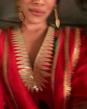 Masaba Gupta Instagram - A special Diwali. Papa ♥️ and lots of pyaar from people who bring light into my life everyday.Have a great year,everyone. 🪔 #happydiwali