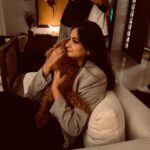 Masaba Gupta Instagram - Designed a grazing table with too much enthusiasm 😅… ate Parle-G & Chai biscuit pudding 4 times ( squished @poojadhingra while at it ) and felt like a warm plum pudding myself and served up Jolly Rancher flavoured Candy Cane .. who am I?.Life is short. Work on the good stuff ♥️ 🏠Happy Christmas 🎄