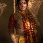 Masaba Gupta Instagram - Kareena in the ‘Ochre Neel-Kamal Lehenga’ embellished with some of my favourite motifs - ‘Son-chidiya, Neel-Kamal, Haathphool & Jaali.’ The lehenga is in three beautiful shades of yellow to represent the joy, hope and celebration associated with wedding festivities. This look was designed keeping a bride’s sangeet in mind, just fuss-free and beautiful. The collection is available at select @houseofmasaba stores and online.