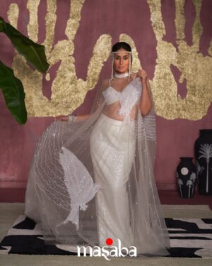Masaba Gupta Instagram - For the bride’s 80s flapper girl style after party for when she is ready to unwind…or perhaps a modern day princess at a wedding party in the Hamptons? 
Kareena is stunning in the white ‘Son Chidiya’ cape set embellished in pearls and sitaras.

#TheMasabaBride #HouseofMasaba