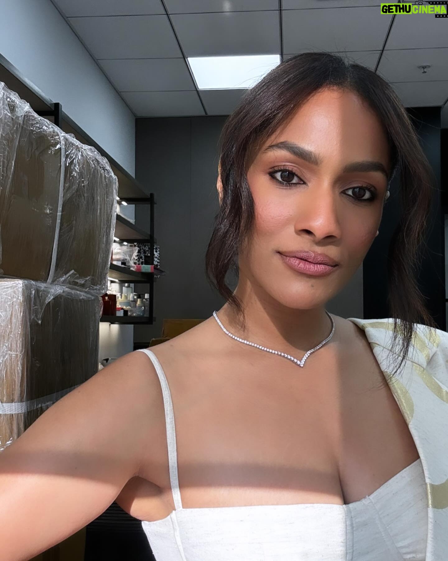 Masaba Gupta Instagram - On #worldmentalhealthday I find myself in so many different moods just in a single day. I woke up overwhelmed,cranky and downright angry at myself with the number of things I had to do and with the amount of pressure I continue to put on myself but things always look up at the end of a day.. 😊But I don’t think tackling your mental state is a one-size-fits-all .. it’s about finding your centre and using it as your compass through life’s good and bad. My anchor is exercise,spacing out while exercising ( along with running away from birds 😅) and hopefully laughing my way through it all. #findyourcompass