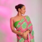 Masaba Gupta Instagram – Ya’all wanted a hot print in sequins? I am giving you a hot print in sequins.Feeling Festive in the ‘Nurvi Sitara’ Saree by @houseofmasaba and super-stay kajal and lips by @lovechildbymasaba ✨| 📸 @mohitvaru | Shop Link in bio