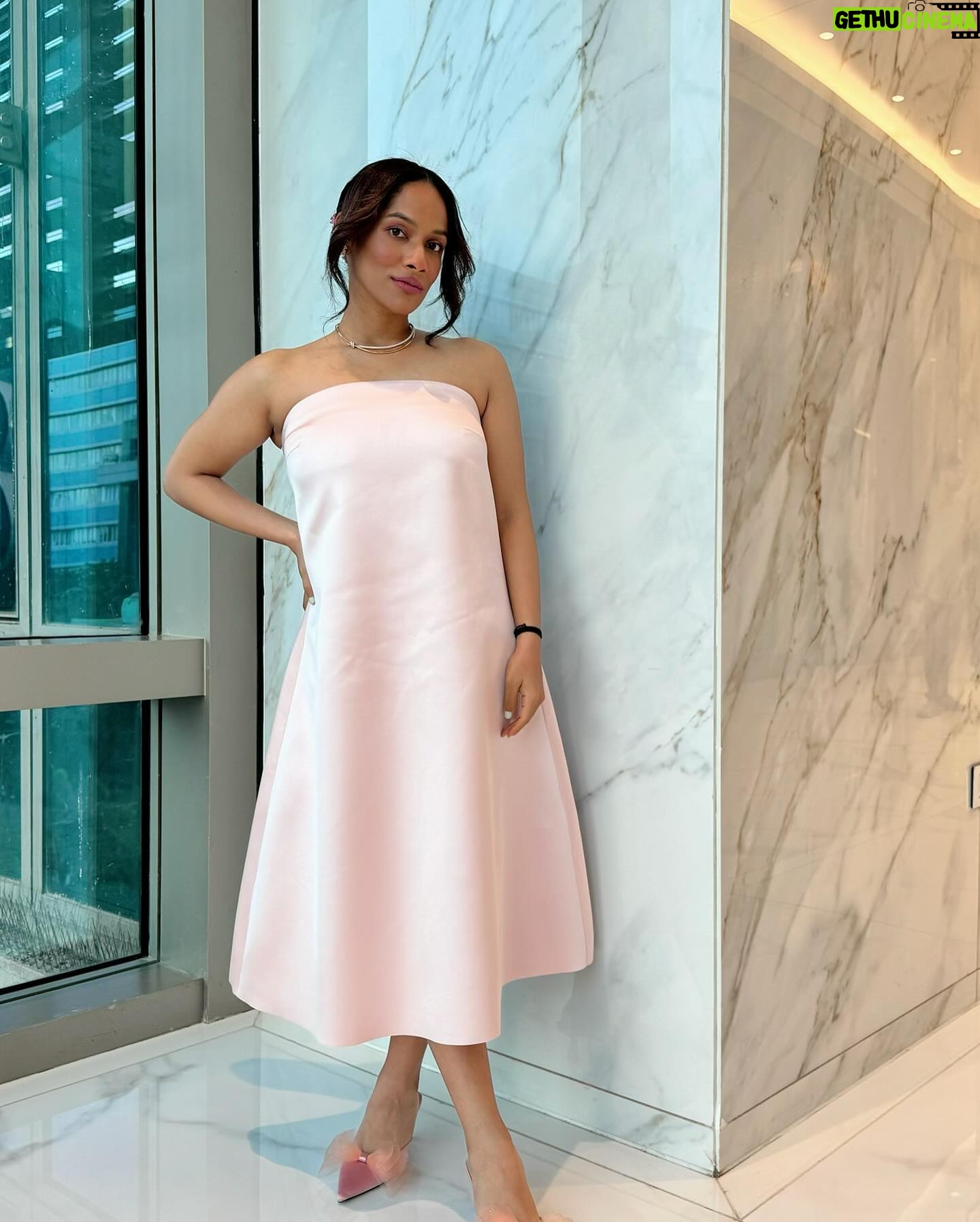 Masaba Gupta Instagram - The inspiration? Kala Jamun with a touch of pink salt 🍬 | 💄: @eshwarlog @deepabambhaniya08 | styled with @manishamelwani in a custom dress.