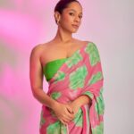 Masaba Gupta Instagram – Ya’all wanted a hot print in sequins? I am giving you a hot print in sequins.Feeling Festive in the ‘Nurvi Sitara’ Saree by @houseofmasaba and super-stay kajal and lips by @lovechildbymasaba ✨| 📸 @mohitvaru | Shop Link in bio