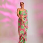 Masaba Gupta Instagram – Ya’all wanted a hot print in sequins? I am giving you a hot print in sequins.Feeling Festive in the ‘Nurvi Sitara’ Saree by @houseofmasaba and super-stay kajal and lips by @lovechildbymasaba ✨| 📸 @mohitvaru | Shop Link in bio