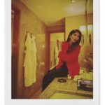 Masaba Gupta Instagram – Turned 35 yesterday 😊 It was perfect.Had a 14 hour work day,came home to balloons & flowers and love,discussed the past,present and future of beauty and the responsibility that comes with being a founder.. while nearly flashing the audience ( forgive me ) @instasattu stayed up to wish me until midnight,while his wife snored which I have no memory of 😅 @tanvishah91 & @neha.m_maisonno7 took the time to come see me while I worked and said the most wonderful,joyful things about life,love and everything in between…all with a side of fries,cake & champagne.Woke up at sunrise. My parents called.Simple love. My cup runneth over 🤎🙏🏻