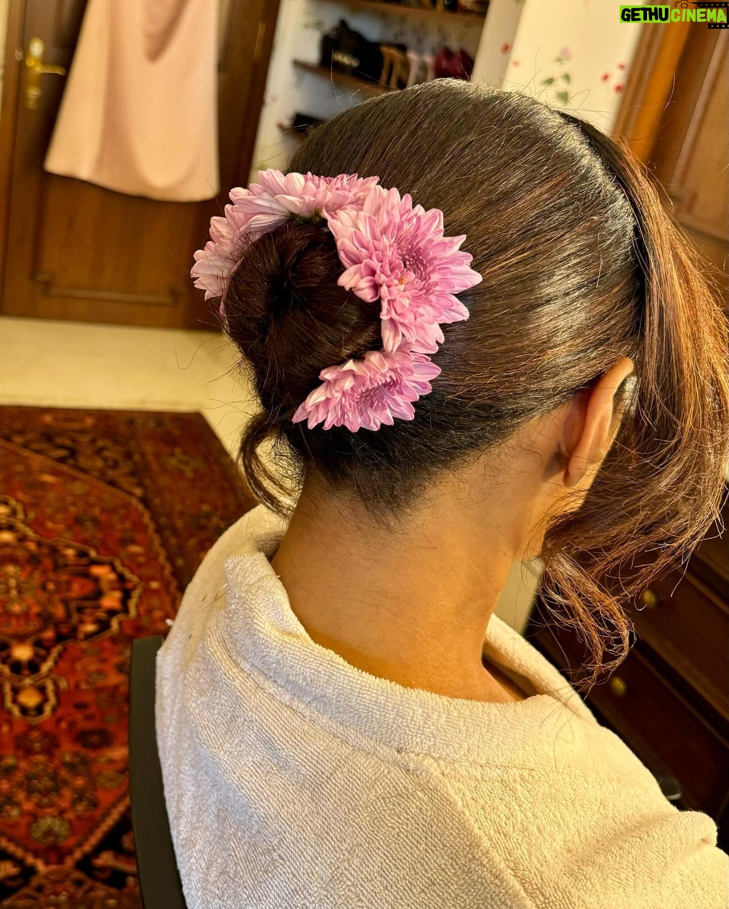 Masaba Gupta Instagram - The inspiration? Kala Jamun with a touch of pink salt 🍬 | 💄: @eshwarlog @deepabambhaniya08 | styled with @manishamelwani in a custom dress.