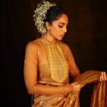 Masaba Gupta Instagram – Sobhita Dhulipala wears the ‘Sunehri Tissue Sari’ from @houseofmasaba’s Bridal Collection with a kurta blouse. Glamorous, chic and elegant! Styled by @manishamelwani.