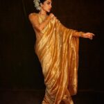 Masaba Gupta Instagram – Sobhita Dhulipala wears the ‘Sunehri Tissue Sari’ from @houseofmasaba’s Bridal Collection with a kurta blouse. Glamorous, chic and elegant! Styled by @manishamelwani.