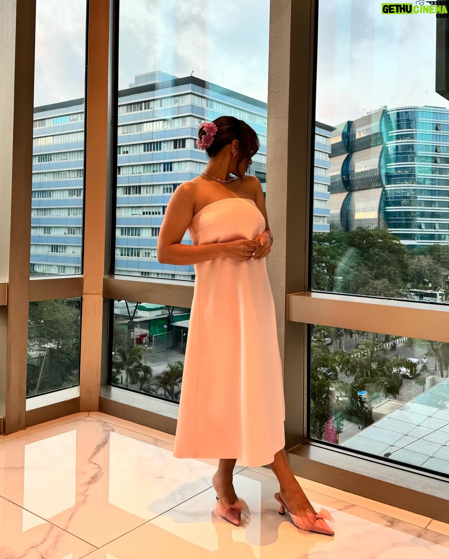 Masaba Gupta Instagram - The inspiration? Kala Jamun with a touch of pink salt 🍬 | 💄: @eshwarlog @deepabambhaniya08 | styled with @manishamelwani in a custom dress.