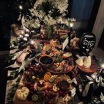 Masaba Gupta Instagram - Designed a grazing table with too much enthusiasm 😅… ate Parle-G & Chai biscuit pudding 4 times ( squished @poojadhingra while at it ) and felt like a warm plum pudding myself and served up Jolly Rancher flavoured Candy Cane .. who am I?.Life is short. Work on the good stuff ♥️ 🏠Happy Christmas 🎄