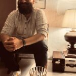 Masaba Gupta Instagram - Designed a grazing table with too much enthusiasm 😅… ate Parle-G & Chai biscuit pudding 4 times ( squished @poojadhingra while at it ) and felt like a warm plum pudding myself and served up Jolly Rancher flavoured Candy Cane .. who am I?.Life is short. Work on the good stuff ♥️ 🏠Happy Christmas 🎄