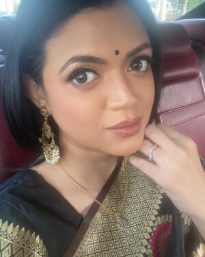 Masuma Rahman Nabila Instagram - when in traffic, take selfie..