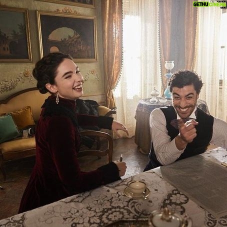 Matilda De Angelis Instagram - Oggi esce su @netflixit “La legge di Lidia Poët” e come potete notare da queste foto non ci siamo divertiti per niente a farlo. Grazie a tutti quelli che lo ameranno e anche a tutti quelli che non lo ameranno. Insomma grazie a tutti. Foto di amore mio @lucia.iuorio