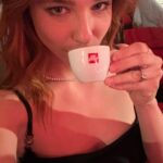 Matilda De Angelis Instagram – Sono felice di celebrare l’#InternationalCoffeeDay insieme ad @illy_coffee, azienda che ha intrapreso un percorso di continua ricerca verso soluzioni sempre più etiche e innovative grazie all’agricoltura rigenerativa, una pratica in grado di rigenerare la terra che coltiviamo. 
#QualityLovesDetails #ArabicaSelection #RegenerativeAgriculture #LIVEHAPPilly #illy #ad