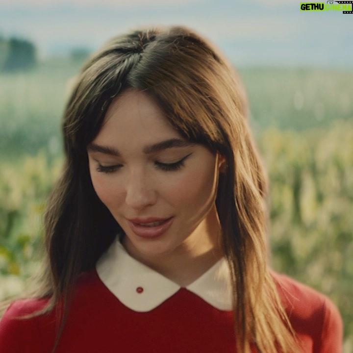 Matilda De Angelis Instagram - Sono felice di essere la protagonista della nuova campagna di @illy_coffee , un marchio con cui condivido la passione per la ricerca estetica e l’attenzione ai dettagli che fanno la differenza. #QualityLovesDetails #LIVEHAPPilly #Ad