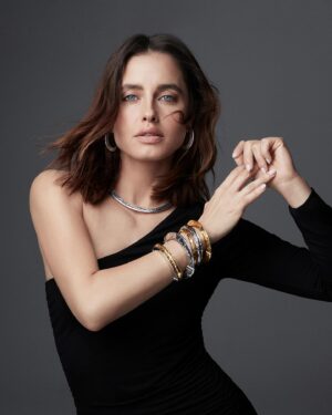 Matilde Gioli Instagram - Orgogliosa di essere il nuovo volto degli splendidi gioielli @giovanniraspini. Forza, eleganza e unicità sono i valori che da sempre hanno caratterizzato la mia vita. Grazie per avermi permesso di esprimere la mia natura. 
#Giovanniraspini 
 

Creative Direction: @fmcollectivestudio
Photographer/Director: @alvarobeamud
DOP: @simonetriacca
Styling: @mariagiulia.riva
MUA: @nikipinna
Hair stylist: @giovanni28iovino
Production: @kitten_production”
@ep.suite19pr
Nails: @barbaracoroli