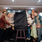 Maudy Ayunda Instagram - Projek film pertamaku sebagai produser. 🫣 Mengangkat sosok dan cerita hidup Bapak Pendidikan kita, serta pemikiran-pemikiran beliau tentang kecintaan terhadap belajar, jati diri, dan kemanusiaan. Bersama dengan Mbak @ginasnoer dan @wahana.kreator, hari ini kami launching project film Ki Hajar Dewantara. Terimakasih Bapak Mahendra dan Kemendikbud atas dukungannya, Mas Bayu dan keluarga Ki Hadjar Dewantara atas restunya, serta teman-teman media yang sudah hadir . 🙏🏼🥰 Sekarang kami masuk proses riset dan pengembangan cerita. Doakan yaaa teman2. Soon in 2026!!!