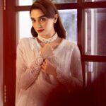 Maya Ali Instagram – 🕊️🕊️

@mayapretofficial 
@azeemsaniofficial 
@nauman_mua